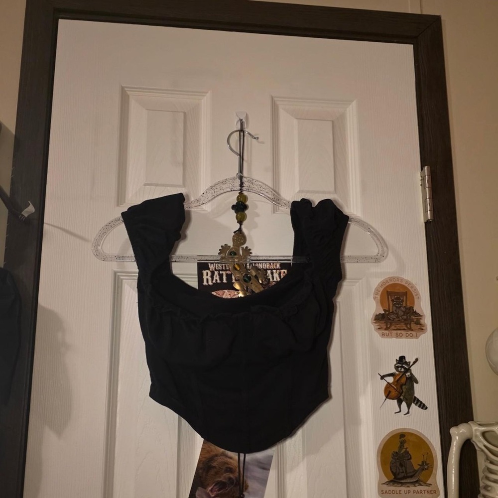 SHEIN Black Ruched Strap Sweetheart Crop Top